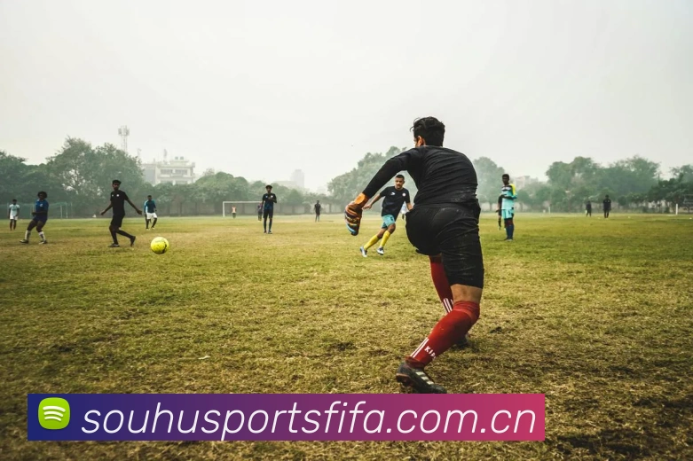 利物浦边路进攻